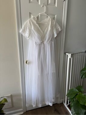 White Lace & Tulle Short-Sleeve Maxi Dress